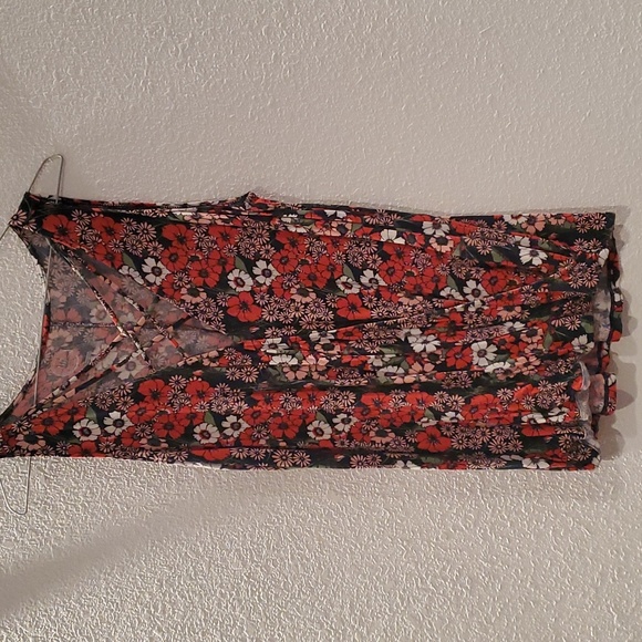 ☀️Maurice's Tank Top - red floral size large - Picture 1 of 4